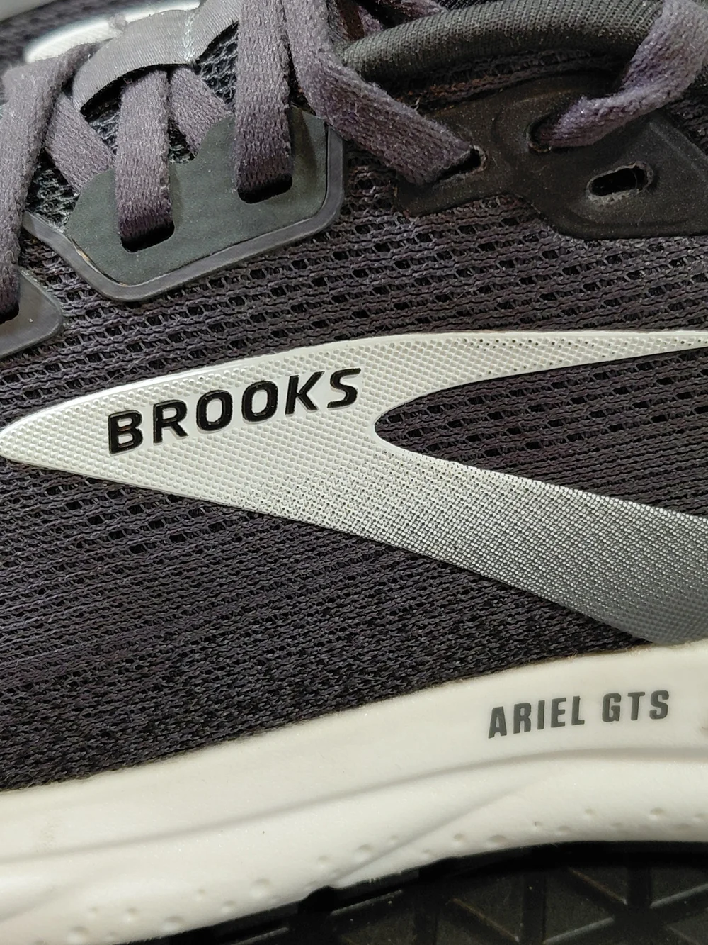 Brooks Womens Ariel GTS 24 Running Shoes in Charcoal/White SIZE 8.5 D WIDE FIT